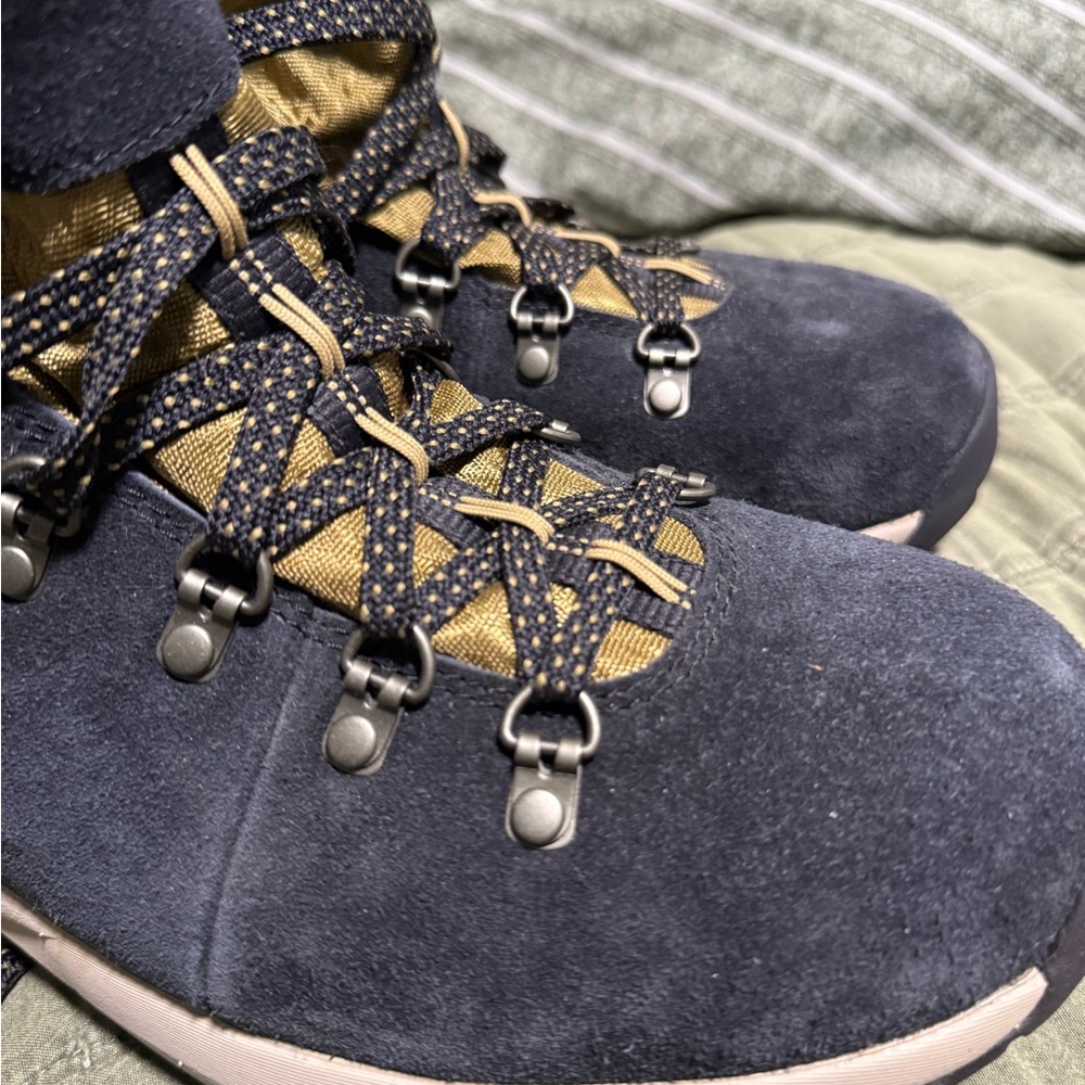 Danner Mountain 600 size 10D - Picture 4 of 6